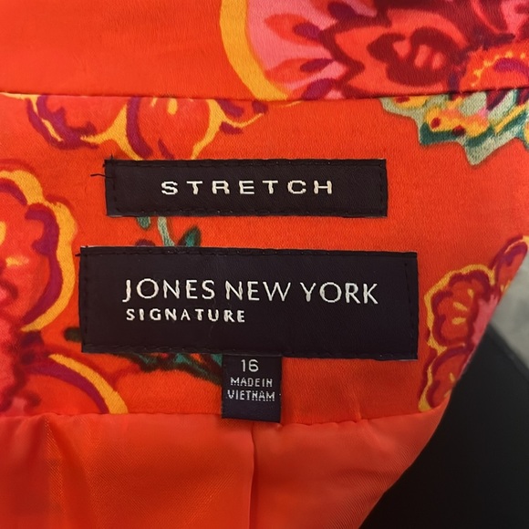 Jones New York Signature single breasted fully lined jacked. - Picture 9 of 9